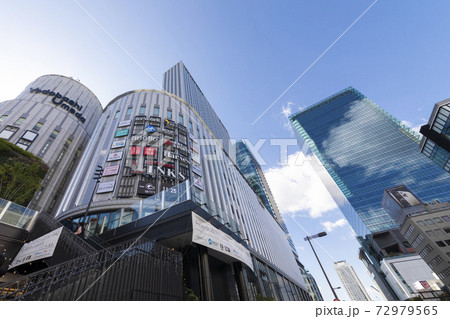 大阪駅北口のビル群 72979565
