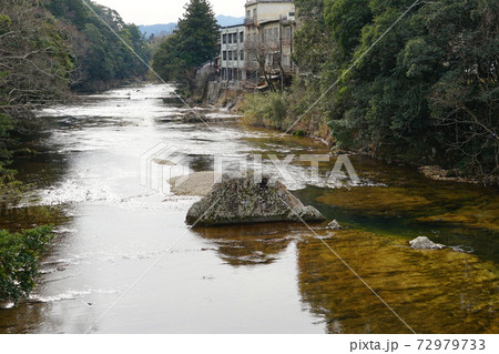 愛知県新城市の湯谷温泉付近の宇連川 愛知県新城市の湯谷温泉付近の宇連川 72979733