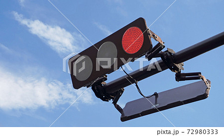 LED式のフラット型車両用信号機01（赤信号） 72980333