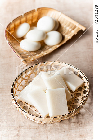 おもち・丸餅と角餅の写真素材 [72981289] - PIXTA