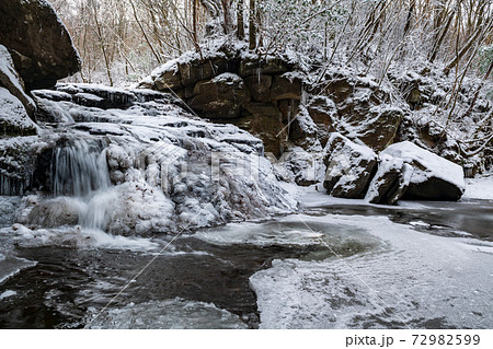 冬の菊池渓谷の雪と氷の風景 冬の菊池渓谷の雪と氷の風景 72982599