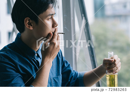 Man sadness 72983263