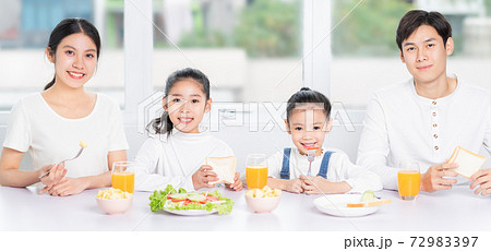 Family eating breakfast 72983397