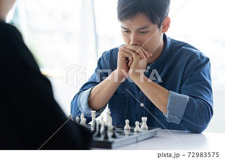 Man playing chess 72983575