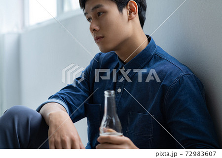 Man sadness 72983607