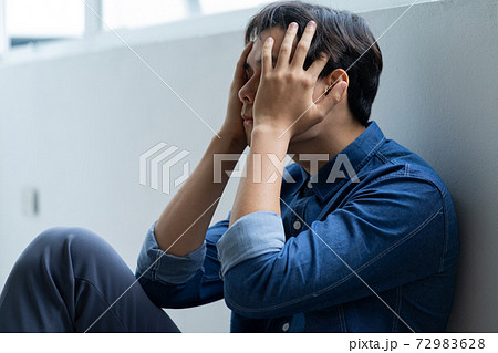 Man sadness 72983628