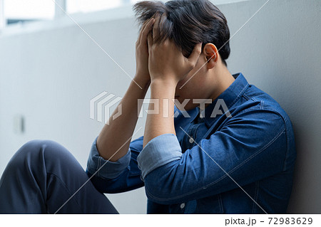 Man sadness 72983629