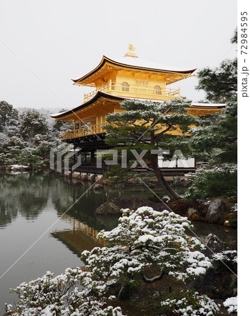 雪の金閣寺 大晦日 雪の金閣寺 大晦日 72984595