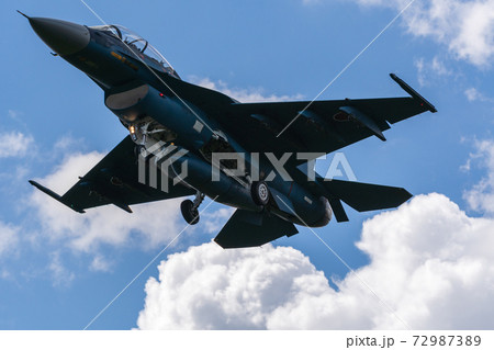 着陸態勢のF-2戦闘機 着陸態勢のF-2戦闘機 72987389