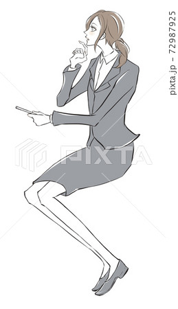 理解するスーツを着た女性 72987925