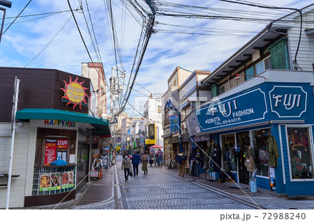 横須賀　どぶ板通り商店街 72988240