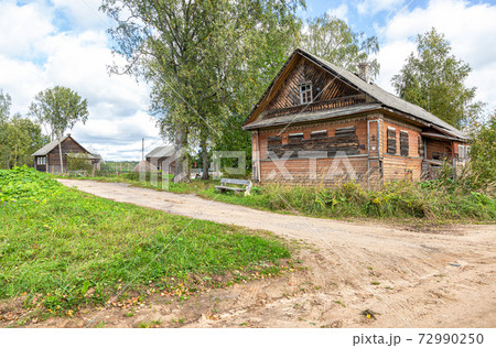 Abandoned old rural wooden house in russian village 72990250