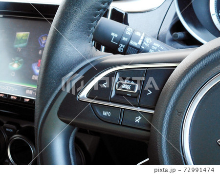 自動車のステアリングオーディオスイッチ 72991474