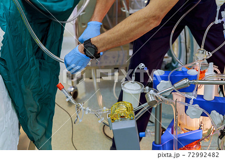 Artificial blood circulation apparatus on the intensive care unit cardiopulmonary bypass Artificial blood circulation apparatus on the intensive care unit cardiopulmonary bypass 72992482