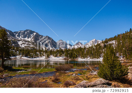 Mountains and a lake in the eastern Sierra Nevada  72992915