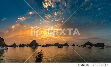 Sunset in Halon bay, Vietnam 72995017
