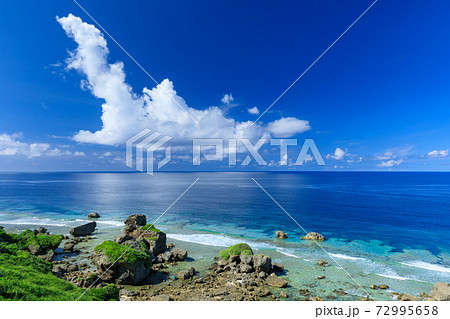 宮古島_東平安名崎から見る東シナ海 72995658