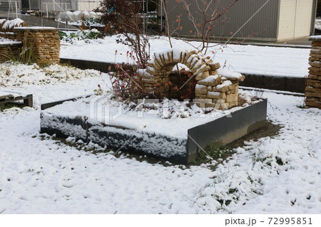 初雪　冬景色 72995851