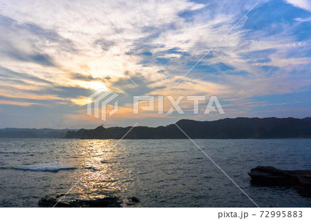 夕日と海 72995883