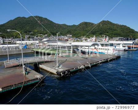 江田島の玄関口・小用港の埠頭　（広島県江田島市） 72996977