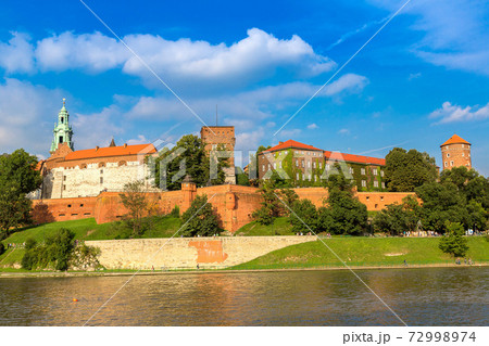 Wawel castle in Kracow 72998974