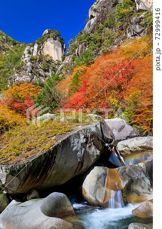 山梨_昇仙峡の紅葉絶景 72999416