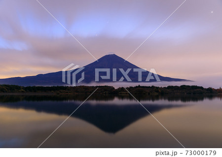 静岡_夜明けの富士山 73000179