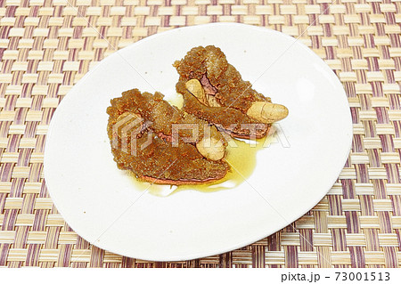 家庭的で素朴な自宅調理の「助子の煮付け」色鉛筆画風 家庭的で素朴な自宅調理の「助子の煮付け」色鉛筆画風 73001513