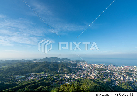 小樽天狗山から見る小樽市街の風景 73001541