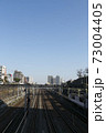 電車が走っていない真っ直ぐな線路 73004405