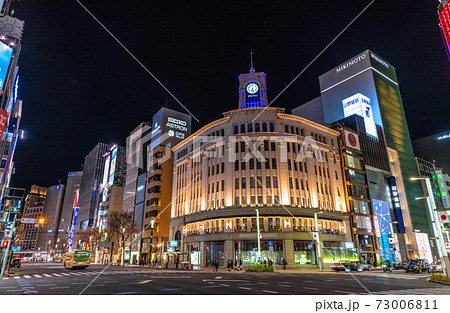 日本の東京都市景観 大晦日に感染確認過去最多 コロナ禍の銀座 12月31日の写真素材