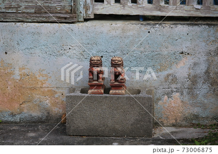 okinawa street view with the traditional lion rock statue okinawa street view with the traditional lion rock statue 73006875