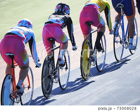 自転車競技のアップ トラック競技 女子 ガールズ 競輪 トラック競技の写真素材 [73008028] - PIXTA