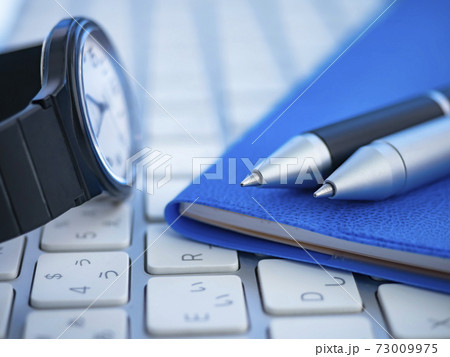 ビジネスイメージ・手帳・キーボード・時計 73009975
