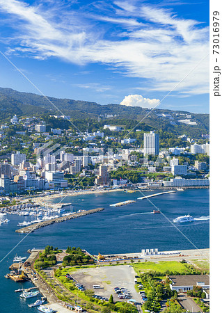 熱海温泉_ヨットバーバーとリゾート地 73016979