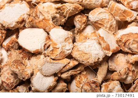 Sand ginger dried roots heap 73017491