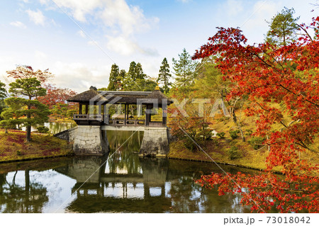 秋の京都 修学院離宮 73018042