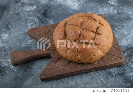 Overview freshly cooked rye bread Overview freshly cooked rye bread 73018515