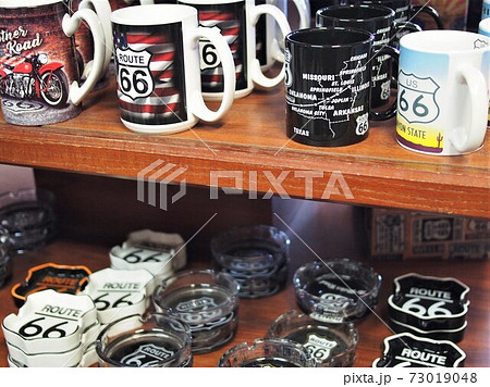 ルート66の土産屋で ルート66の土産屋で 73019048
