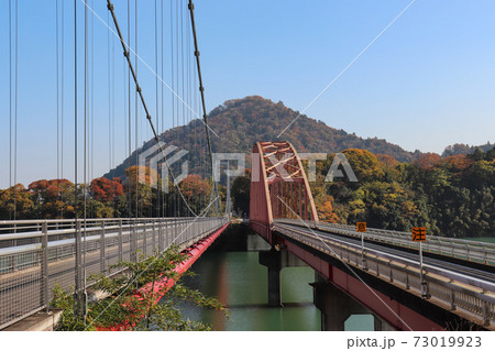 三井大橋と三井そよかぜ橋 神奈川県相模原市緑区 の写真素材