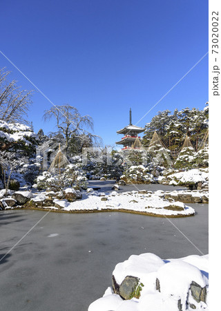 仙台　雪の輪王寺庭園 73020022