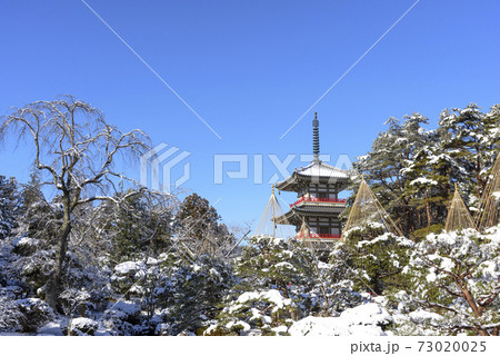 仙台　雪の輪王寺庭園 73020025