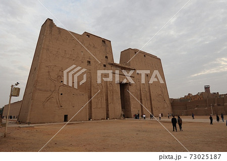 エジプトの古代遺跡、エドフのホルス神殿(Temple of Horus in Egypt) エジプトの古代遺跡、エドフのホルス神殿(Temple of Horus in Egypt) 73025187