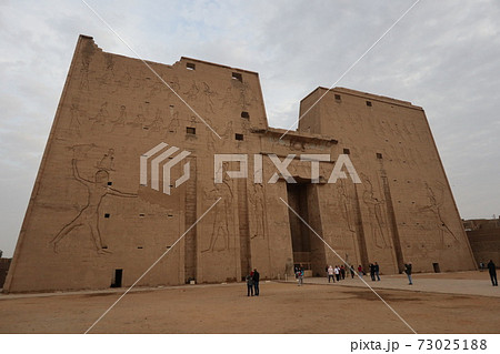 エジプトの古代遺跡、エドフのホルス神殿(Temple of Horus in Egypt) 73025188