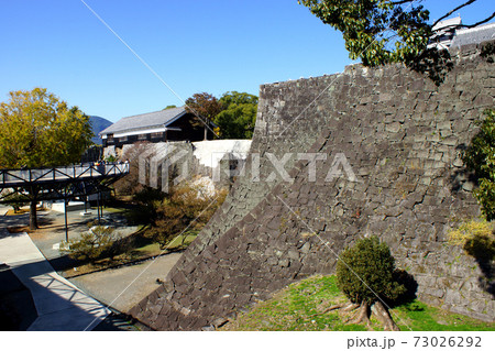 復旧中の熊本城「二様の石垣」 特別見学通路からの姿 復旧中の熊本城「二様の石垣」 特別見学通路からの姿 73026292