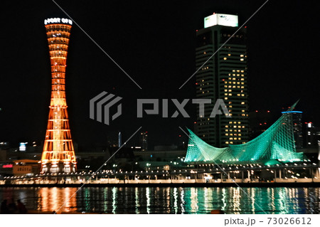 ポートタワーとオリエンタルホテルを含む神戸の夜景 73026612