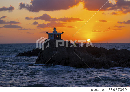 夕焼け 海 シルエット 73027049