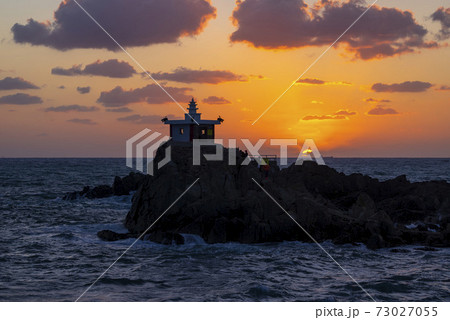 夕焼け 海 シルエット 73027055