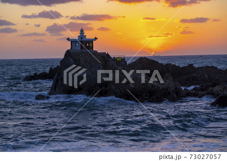 夕焼け 海 シルエット 73027057