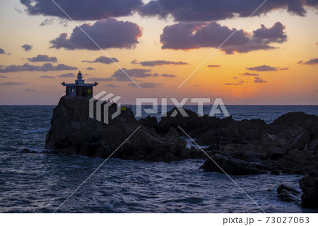 夕焼け 海 シルエット 73027063